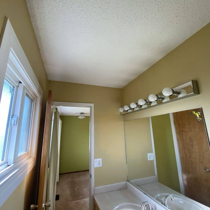 2.renovation.huntingtonhills.before.ensuite.calgary