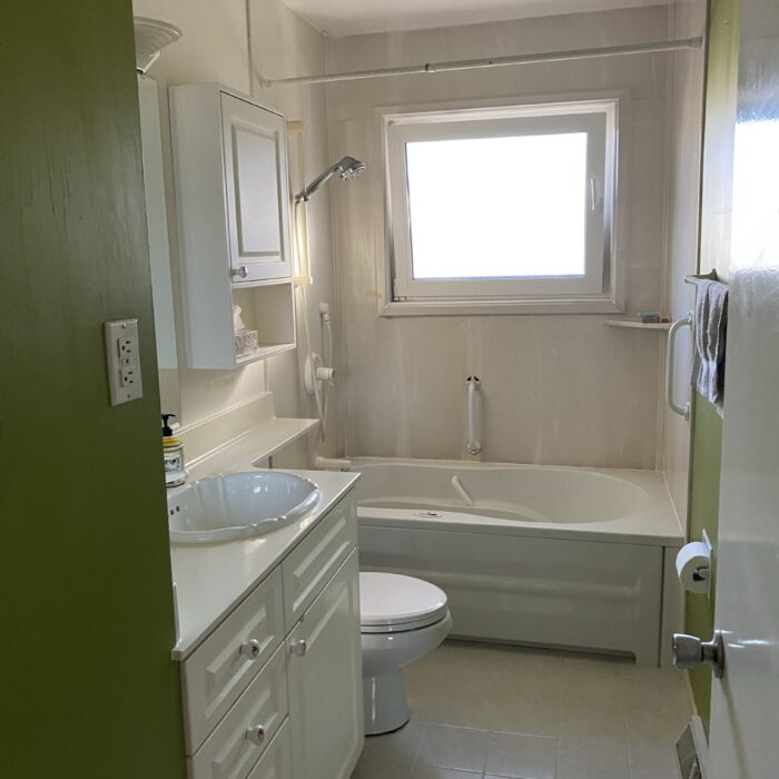 14calgary.haysboro.bathroom.renovation.before